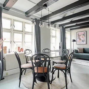 Apartment Unique 2 Bedroom Duplex W Exposed Beams In Cph, Kopenhagen